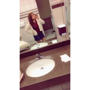 Meet your Posher, Dania